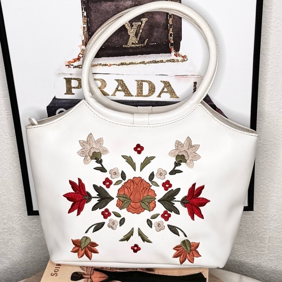 Relic Handbags - Relic handbag,by Fossil, Darling Y2K fully floral, romantic, cottage core,white